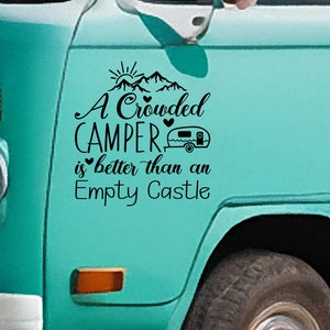 Een drukke camper is beter dan een lege kasteel vinyl sticker - vinyl sticker voor uw busje, camper, camper, boot en meer