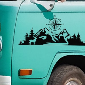 Berg, hert en kompas vinyl sticker - vinyl sticker voor uw busje, camper, caravan, boot en meer
