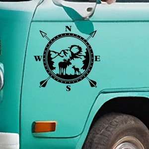 Compass and Moose Vinyl Decal - Vinylsticker voor uw busje, camper, caravan, boot en meer