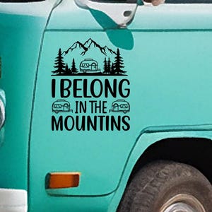 I Belong in the Mountins-vinylsticker - Vinylsticker voor je busje, camper, camper, boot en meer
