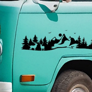 Mountain and Deer Vinyl Decal - Vinylsticker voor uw busje, camper, caravan, boot en meer