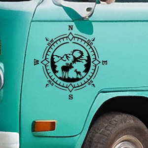 Compass and Moose Vinyl Decal - Vinylsticker voor uw busje, camper, caravan, boot en meer