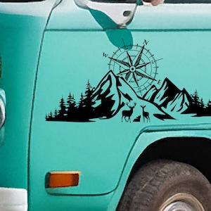 Compass and Mountain Vinyl Sticker - Vinylsticker voor uw busje, camper, caravan, boot en meer