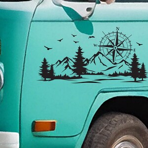 Vinylsticker berg en kompas: vinylsticker voor je busje, camper, caravan, boot en meer