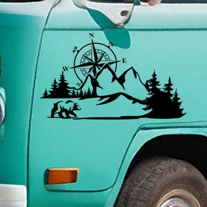Adesivo per camper con orso in montagna e bussola: adesivo in vinile per furgone, camper, roulotte, barca e altro ancora.