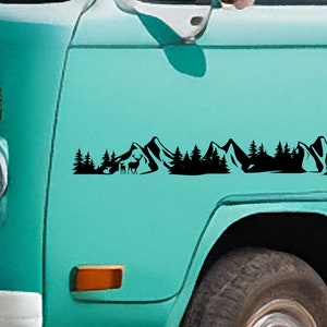 Herten en beer in de bergen Vinyl Decal - Vinyl sticker voor uw busje, camper, caravan, boot en meer