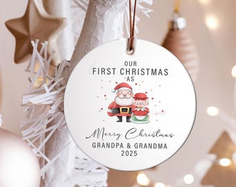 Adorno colgante de cerámica personalizado: Primera Navidad como abuelos