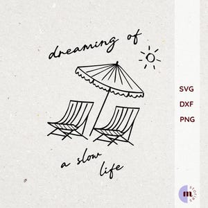 Puede incluir: Ilustración en blanco y negro de dos tumbonas bajo una sombrilla, con un sol. El texto dice "dreaming of a slow life". La imagen también incluye el texto "SVG, DXF, PNG".