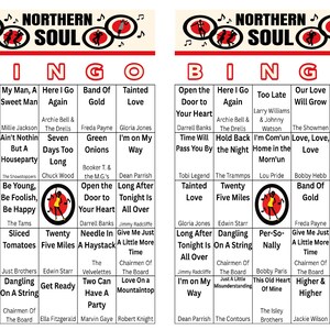 Peut inclure: Deux cartons de loto sur le th&egrave;me de la Northern Soul. Chaque carton pr&eacute;sente une grille de titres de chansons et de noms d'artistes, avec le mot "BINGO" en haut. Les cartes ont un code couleur rouge, noir et blanc.