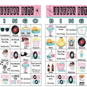 Puede incluir: Una tarjeta de bingo rosa y azul con im&aacute;genes y texto relacionados con la m&uacute;sica y la cultura de la d&eacute;cada de 1950. La tarjeta tiene casillas con im&aacute;genes de una m&aacute;quina de discos, un autom&oacute;vil, un batido, una camarera, un disco, un restaurante, un baile de sal&oacute;n, y m&aacute;s. El texto de la tarjeta incluye t&iacute;tulos de canciones, nombres de artistas y otras palabras relacionadas con la d&eacute;cada de 1950.