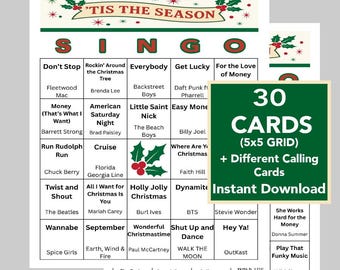 Op de afbeelding: Een feestelijk kerstbingospel met een groen en rood ontwerp. Het spel bevat 30 kaarten met een 5x5 raster, plus verschillende belkaarten. De tekst "'Tis the Season" wordt bovenaan weergegeven.