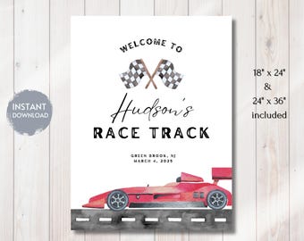 Puede incluir: Un letrero blanco con el texto "WELCOME TO Hudson's RACE TRACK" y una ilustración de un coche de carreras rojo. Incluye el texto "18" x 24" & 24" x 36" included". El letrero también tiene dos banderas a cuadros.