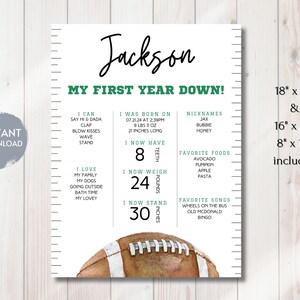 Puede incluir: Un gr&aacute;fico de crecimiento imprimible para el primer a&ntilde;o de un beb&eacute;, con un dise&ntilde;o de bal&oacute;n de f&uacute;tbol. El gr&aacute;fico incluye hitos como el peso, la altura y los alimentos favoritos. El texto "Jackson My First Year Down!" est&aacute; en la parte superior del gr&aacute;fico.
