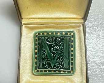 ¡LQQK! Broche inicial (M) de cerámica verde vintage fresco
