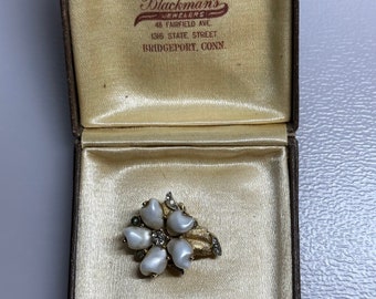 ¡EXTRAÑO! ¡Pendiente individual de diente de bebé Vintage Crown Trifari!