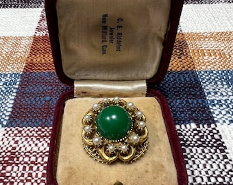 Beautiful Gold Tone Green Cabochon & Pearl FLORENZA Pin