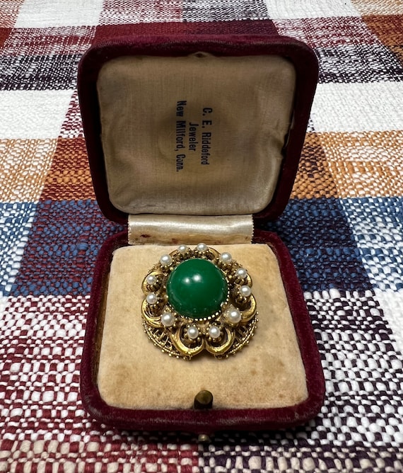 Beautiful Gold Tone Green Cabochon & Pearl FLOREN… - image 1