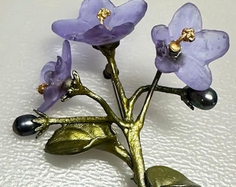 Hermoso broche vintage de flores y perlas de cristal violeta africana de MICHAEL MICHAUD