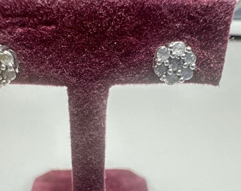 Beautiful Pair 10k Diamonds Flowers Earrings