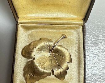 Hermoso broche de hoja de oro KREMENTZ vintage de 1950