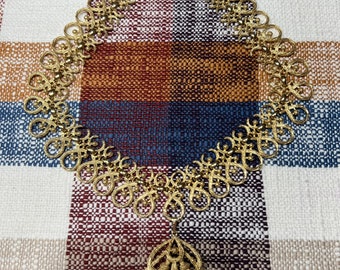 Beautiful Vintage 1960’s Crown TRIFARI Statement Gold Tone Bib Necklace