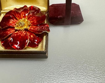 Hermoso broche de flores de esmalte de oro rojo ERWIN PEARL de la década de 1980 y pendientes de clip
