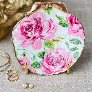 Pink Roses Scallop Shell