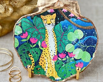 Silly Cheetah Scallop Shell