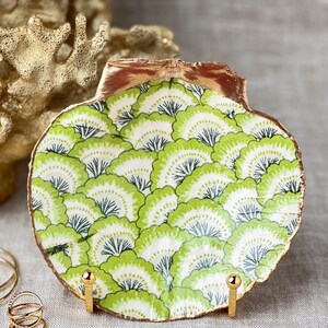 Green Floral Print Scallop Shell
