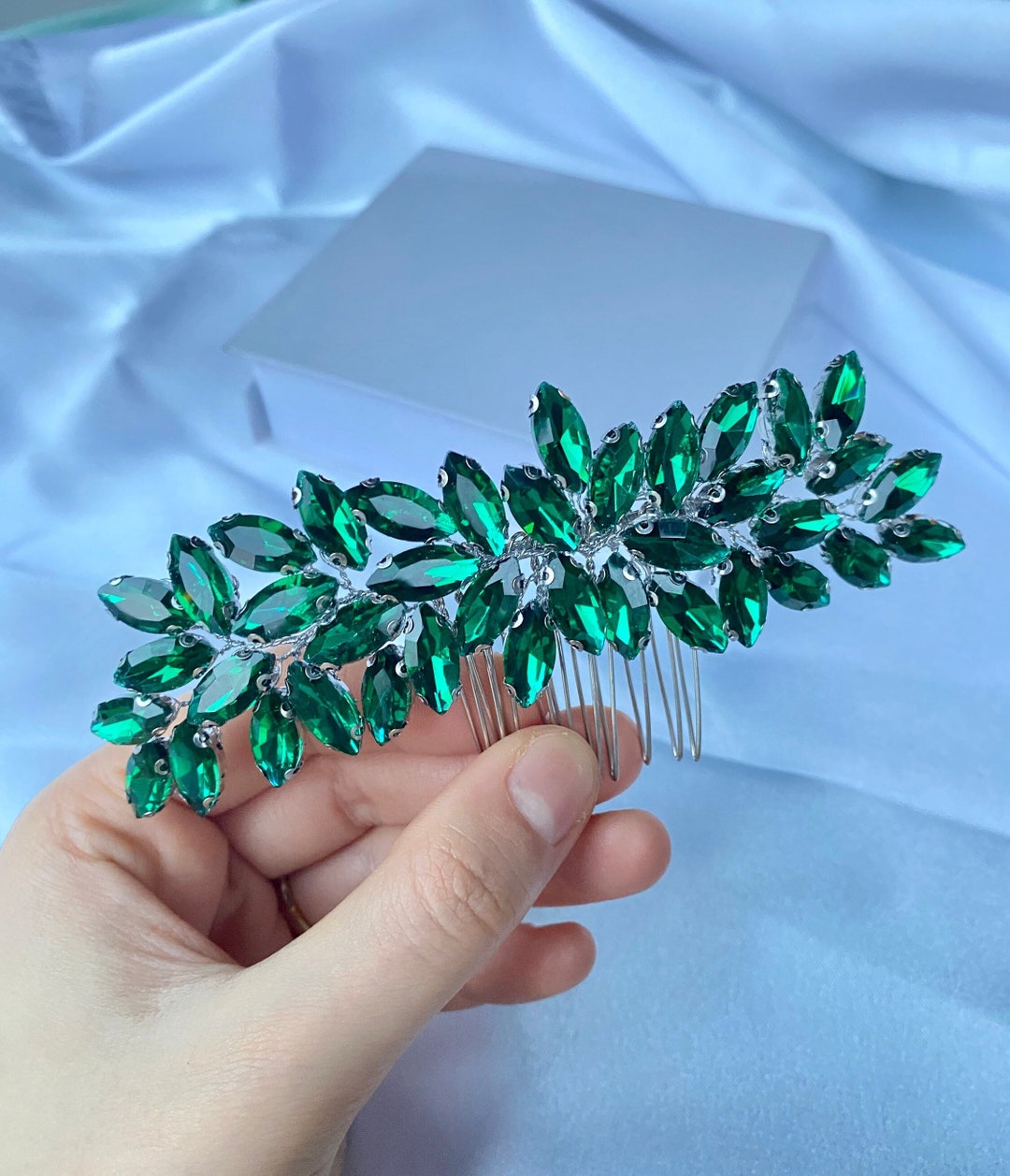 Emerald Bridal Hair Piece, Bridal Hair Comb, Green Wedding Veil Comb