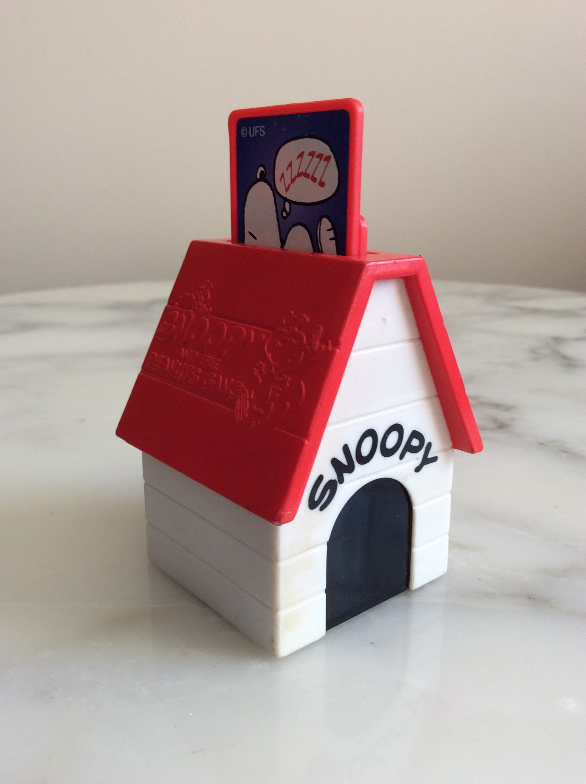 Vintage Snoopy and the Gang Doghouse POP Up Toy