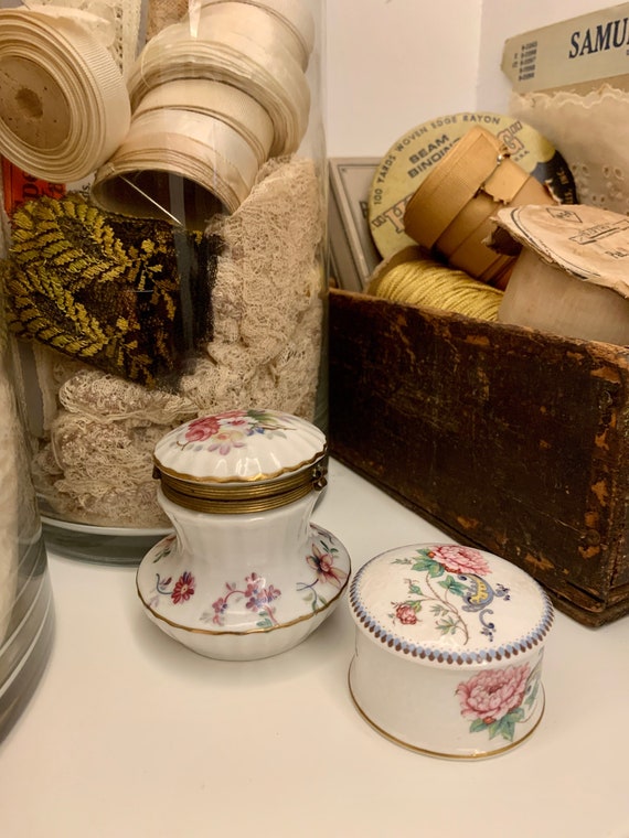 Vintage Porcelain Decorative Trinket Boxes with F… - image 1