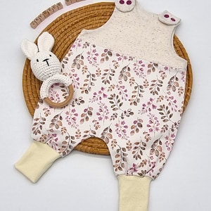 Barboteuse bébé, salopette, vêtements pour bébé « fleurs beige-rose » au choix avec nom, salopette en jersey, barboteuse en jersey, cadeau de naissance