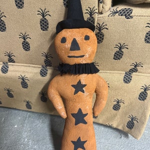 Handgemachte primitive Kürbispuppe