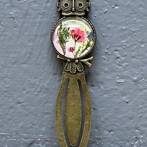 Handmade unique bookmark made with dried flowers.