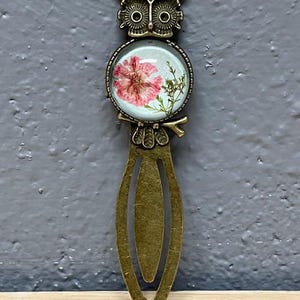 Handmade unique bookmark made with dried flowers.