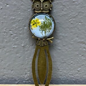 Handmade unique bookmark made with dried flowers.