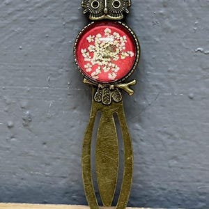 Handmade unique bookmark made with dried flowers.