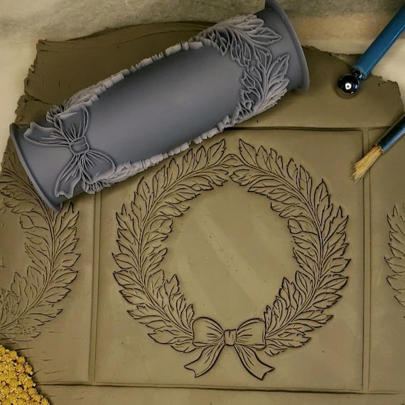 Clay Tile Roller - Wreath and Bow