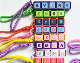 Llavero antiestrés con teclado y pulsador de nombre personalizado: ¡con clic o silencioso! / Juguete antiestrés con pulsador de nombre personalizado, llavero sensorial ASMR, regalos para estudiantes