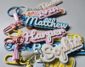 Zwei Farben Name Schlüsselbund, Schlüsselring mit Quaste, personalisierte Name Charme, Kinder Namen Tag, Goody Bag Geschenke, kleines süßes Geschenk für sie