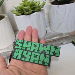Accesorio para la vuelta al cole: llavero estilo píxel de minería, etiqueta personalizada para gamer, recuerdo de cumpleaños para niños o gamers.