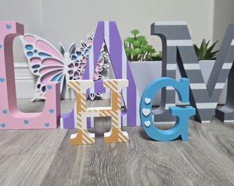 Letras independientes - Decoración de nombre de boda - Decoración de estante de escritorio - Monograma independiente - Decoración de guardería - Decoración de sala de estar del hogar - Regalo para ella