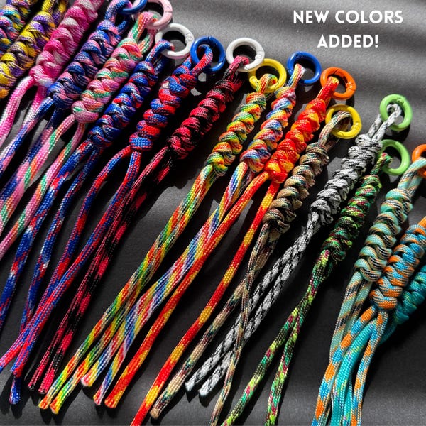 Knot Your Average Bag Charm – Colorful Paracord Accessory