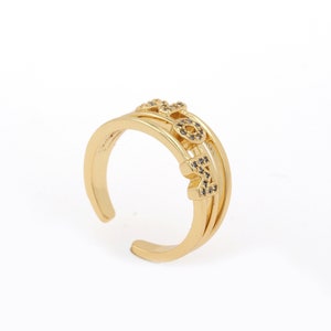 Anel MOM, anel ajustável em ouro 24K, anel empilhável com zircônia cúbica micropavé, pingente de letra, anel aberto em ouro amarelo, presente para o Dia das Mães