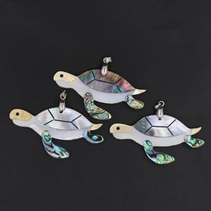 Light luxury abalone shell pendant marine jewelry turtle-shaped abalone shell pendant mother-of-pearl inlaid pendant DIY jewelry