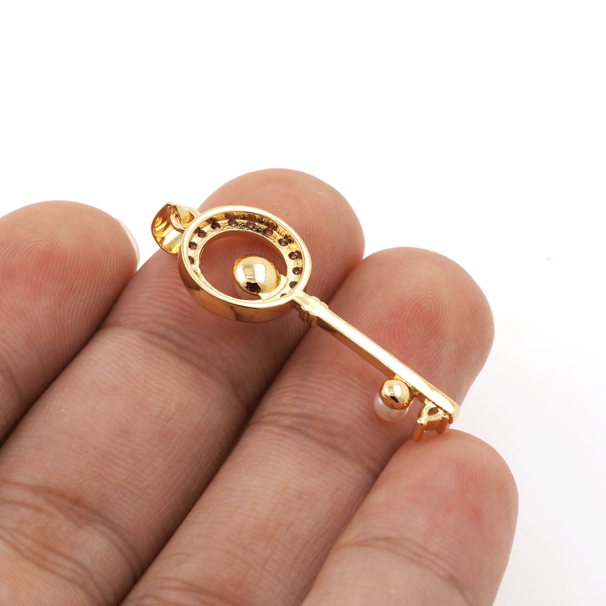 10 K CZキーペンダント ポイント10倍 サファイア×ダイヤモンド鍵ペンダント