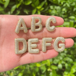 Colgante de letra de burbuja con microincrustaciones de circonita cúbica, colgante de letra chapado en oro de 18 quilates, colgante de letra inicial, colgante de moda, regalo para ella
