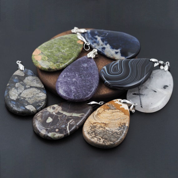 手彫りのティアドロップ型天然石、研磨された天然石、オーラクリスタル