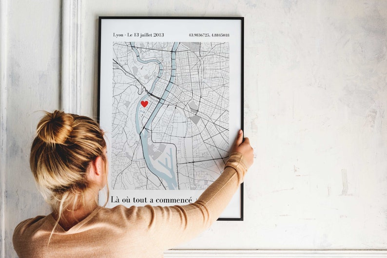 Affiche date et lieu de rencontre avec cordonnées GPS ville Là où tout
